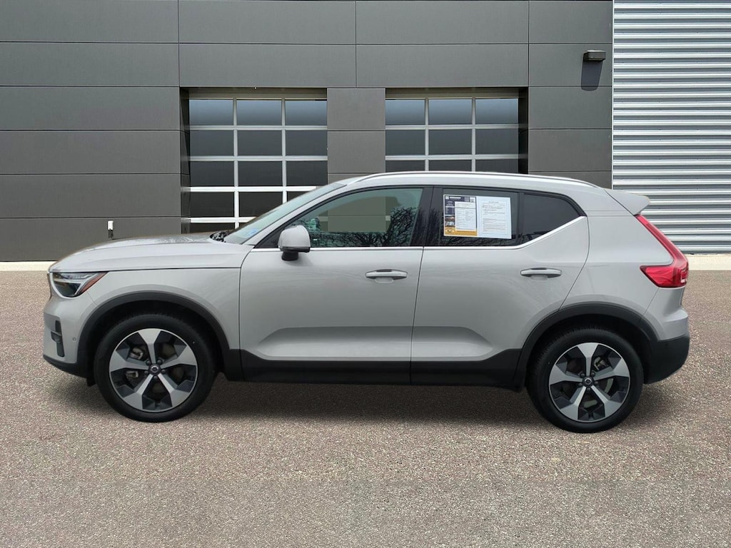 Used 2025 Volvo XC40 B5 Plus Bright Theme SUV
