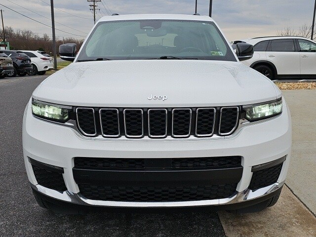 2022 Jeep Grand Cherokee Limited photo 2