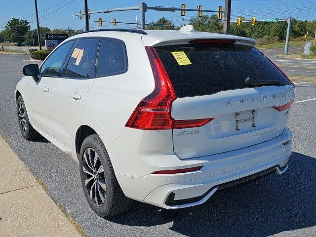 2025 Volvo XC60 B5 Plus photo 4