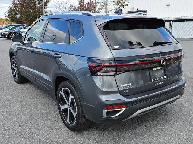 2025 Volkswagen Taos SEL photo 4