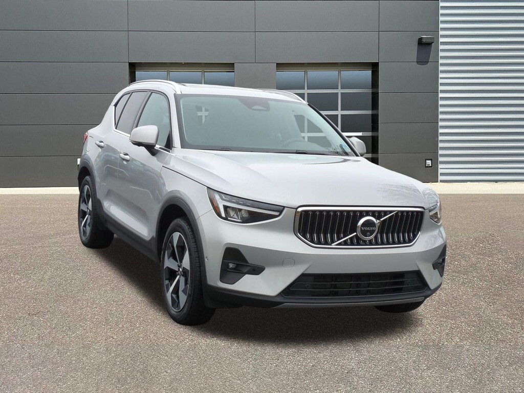 Used 2025 Volvo XC40 B5 Plus Bright Theme SUV