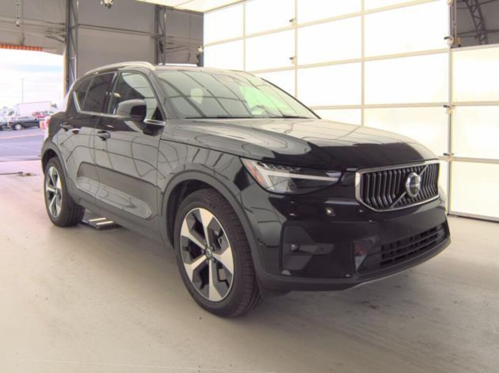 Certified 2025 Volvo XC40 B5 Plus Bright Theme SUV