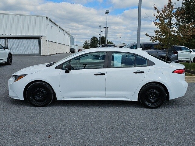 2021 Toyota Corolla LE photo 3