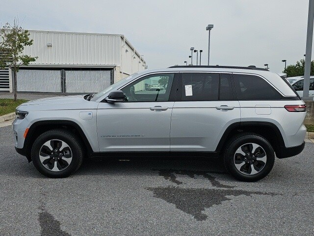 2024 Jeep Cherokee Limited 4xe photo 3