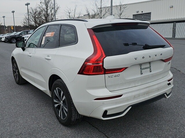 2025 Volvo XC60 B5 Core photo 4