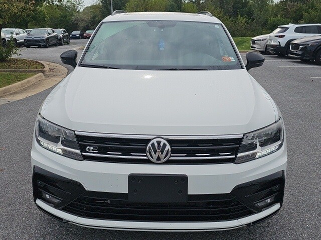 2019 Volkswagen Tiguan SEL R-Line photo 2