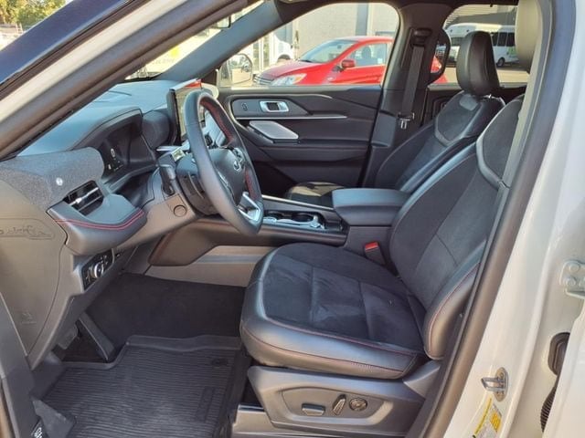 2025 Ford Explorer ST - Photo 19
