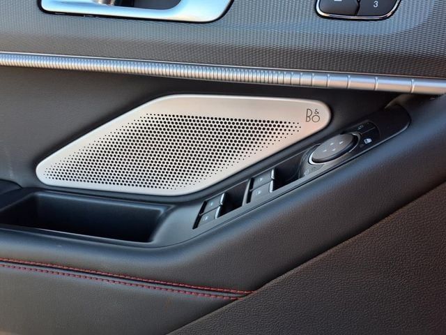 2025 Ford Explorer ST - Photo 29
