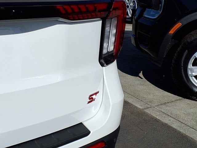 2025 Ford Explorer ST - Photo 15