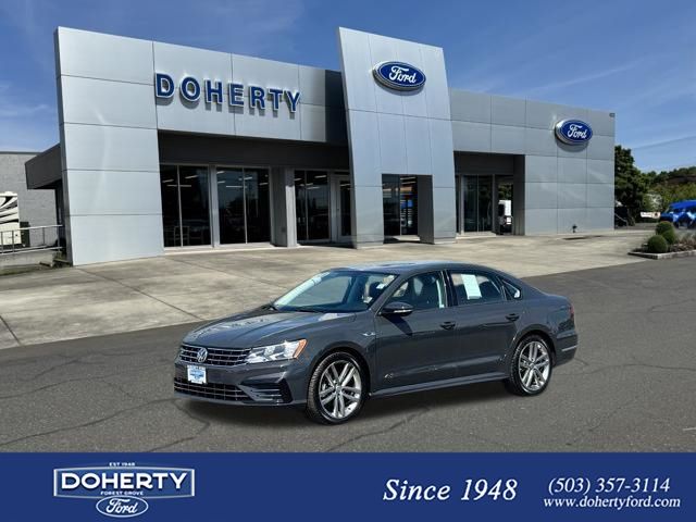 2018 Volkswagen Passat 2.0T R-Line Auto's photo