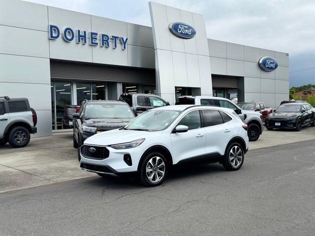 2025 Ford Escape Platinum AWD's photo