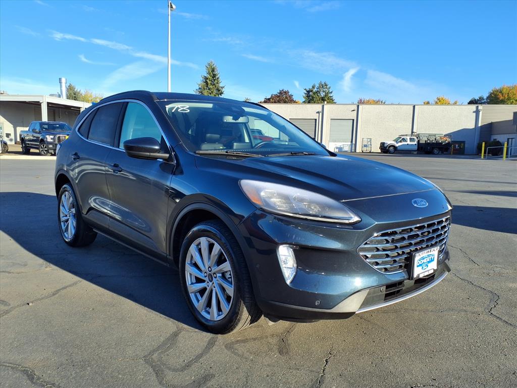 2022 Ford Escape Titanium photo 3