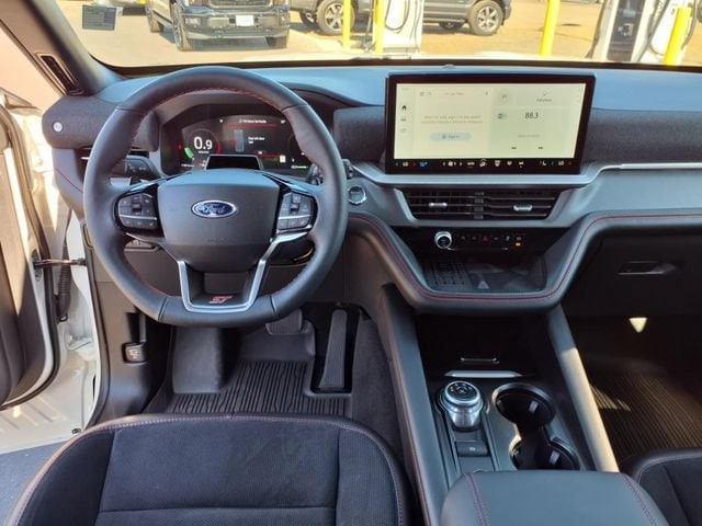 2025 Ford Explorer ST - Photo 18