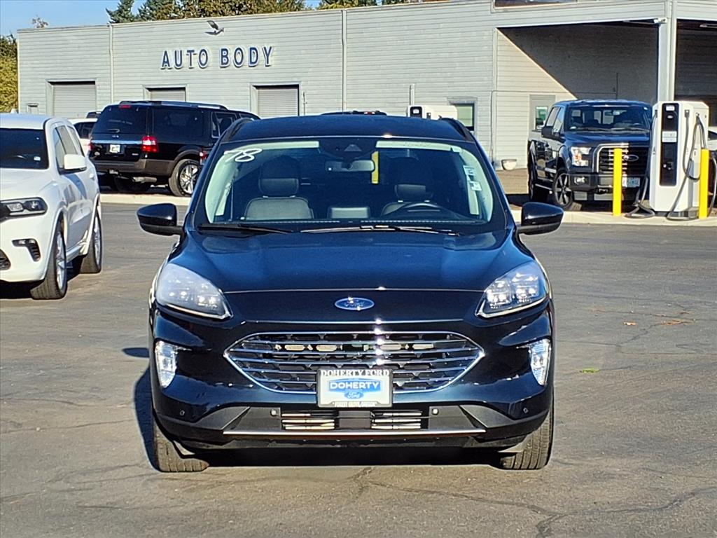 2022 Ford Escape Titanium photo 2