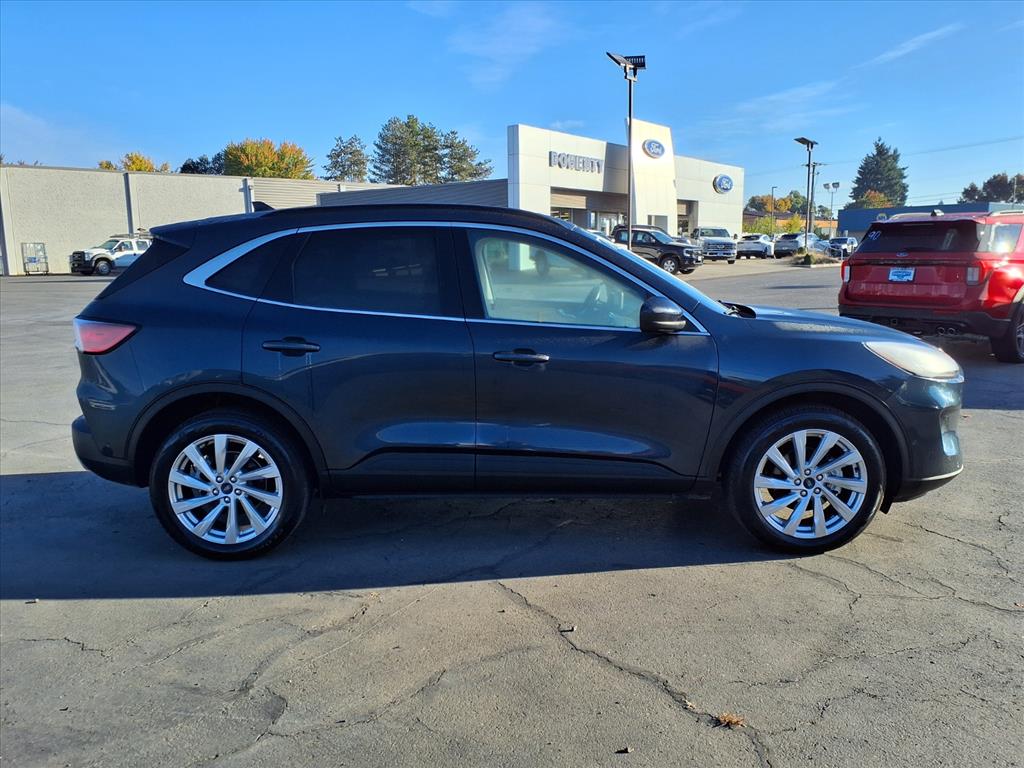 2022 Ford Escape Titanium photo 4