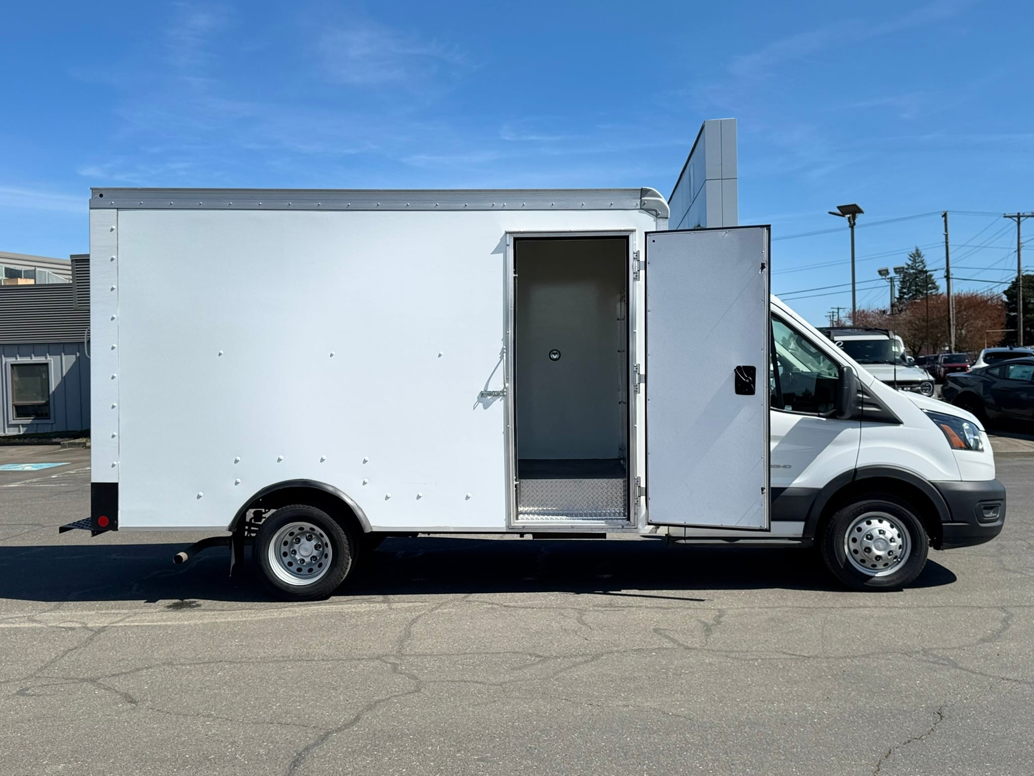 View vehicle photo 3