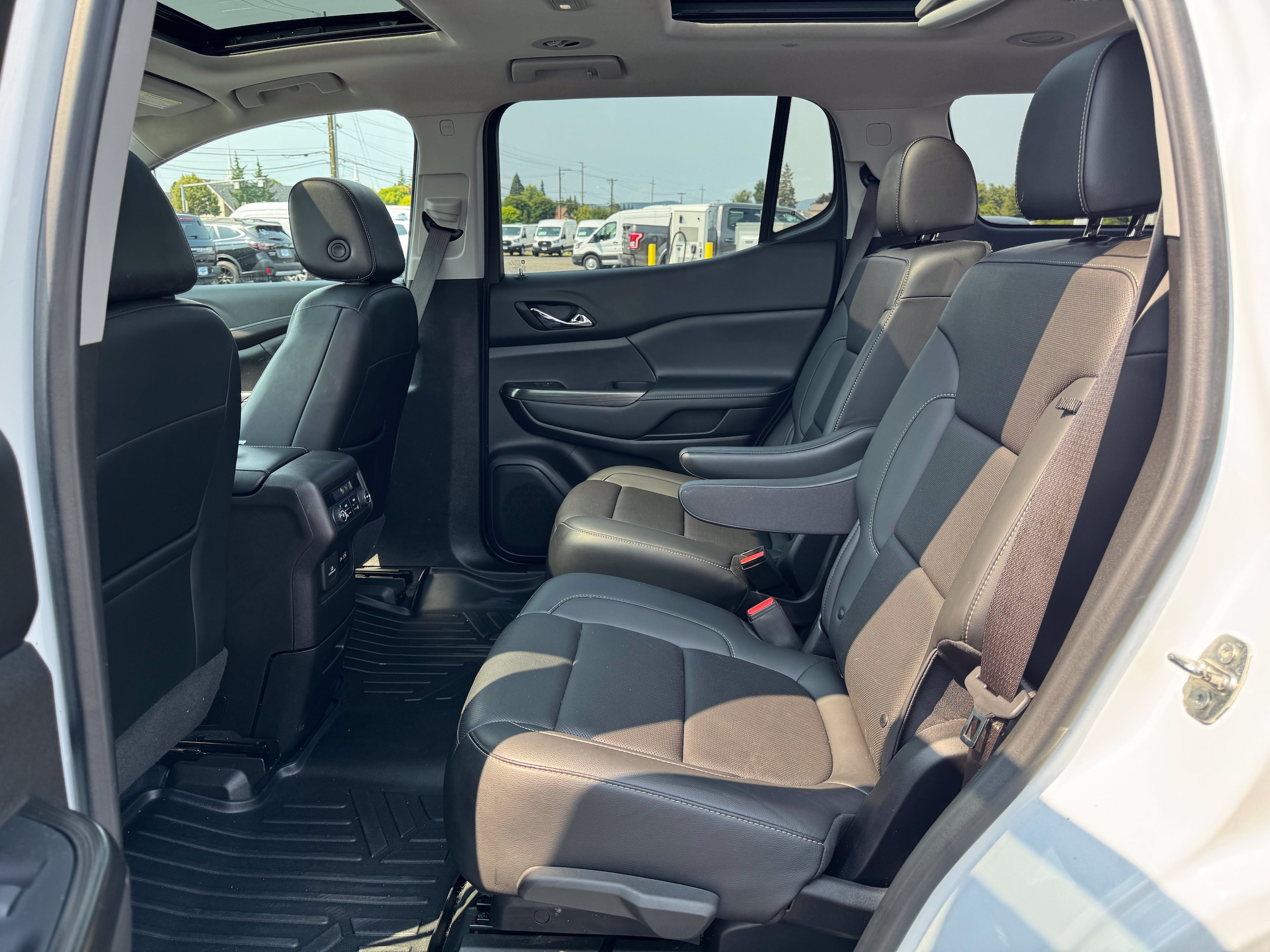 2022 GMC Acadia SLT - Photo 27