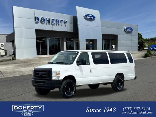 2014 Ford E-Series E-350 XLT Super Duty Extended's photo