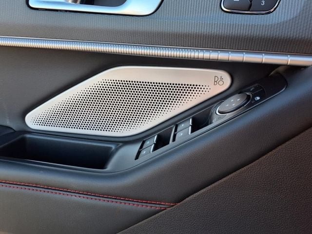 2025 Ford Explorer ST - Photo 28