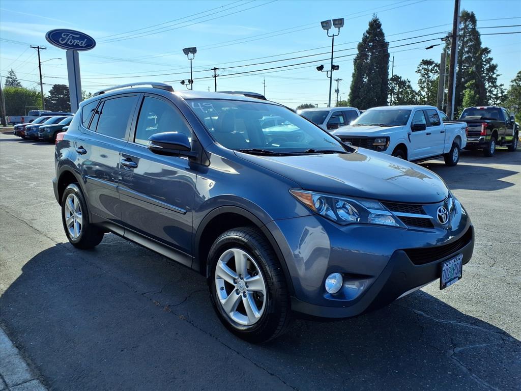 2013 Toyota RAV4 XLE photo 3