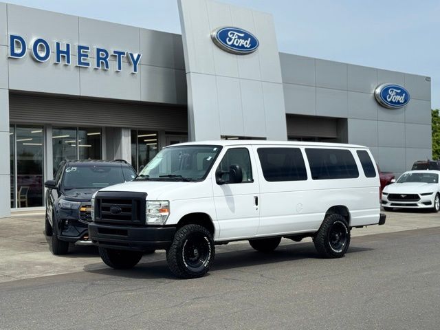 2014 Ford E-Series Econoline Wagon XLT