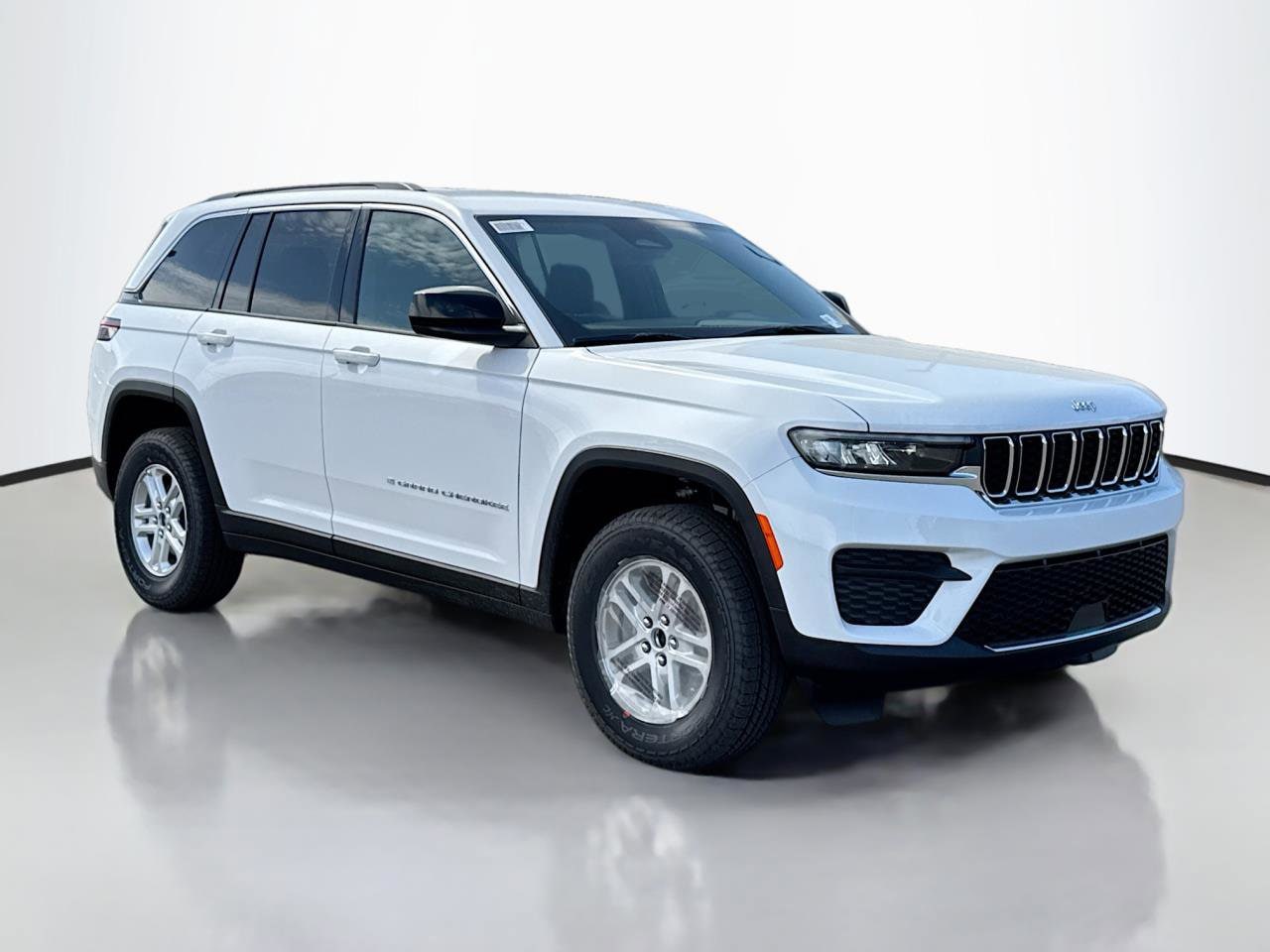 2025 Jeep Grand Cherokee Laredo's photo