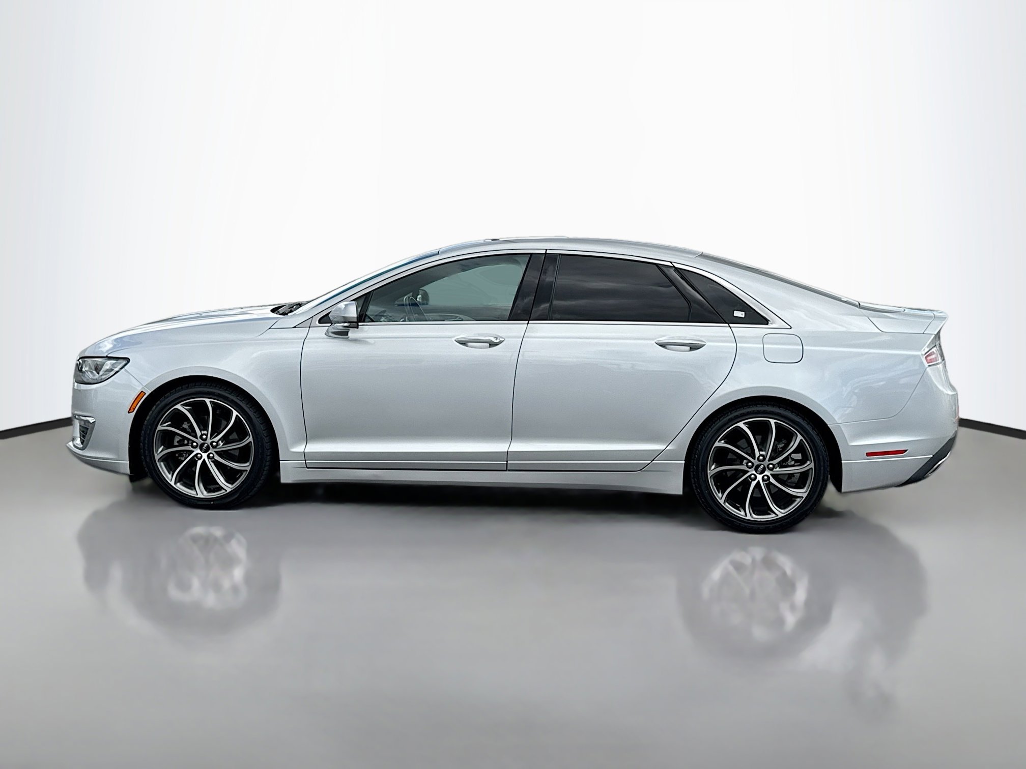 2019 Lincoln MKZ Reserve photo 3