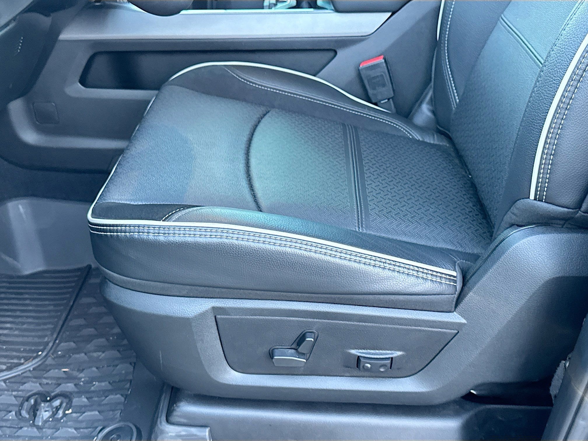 2025 RAM 2500 Laramie - Photo 36