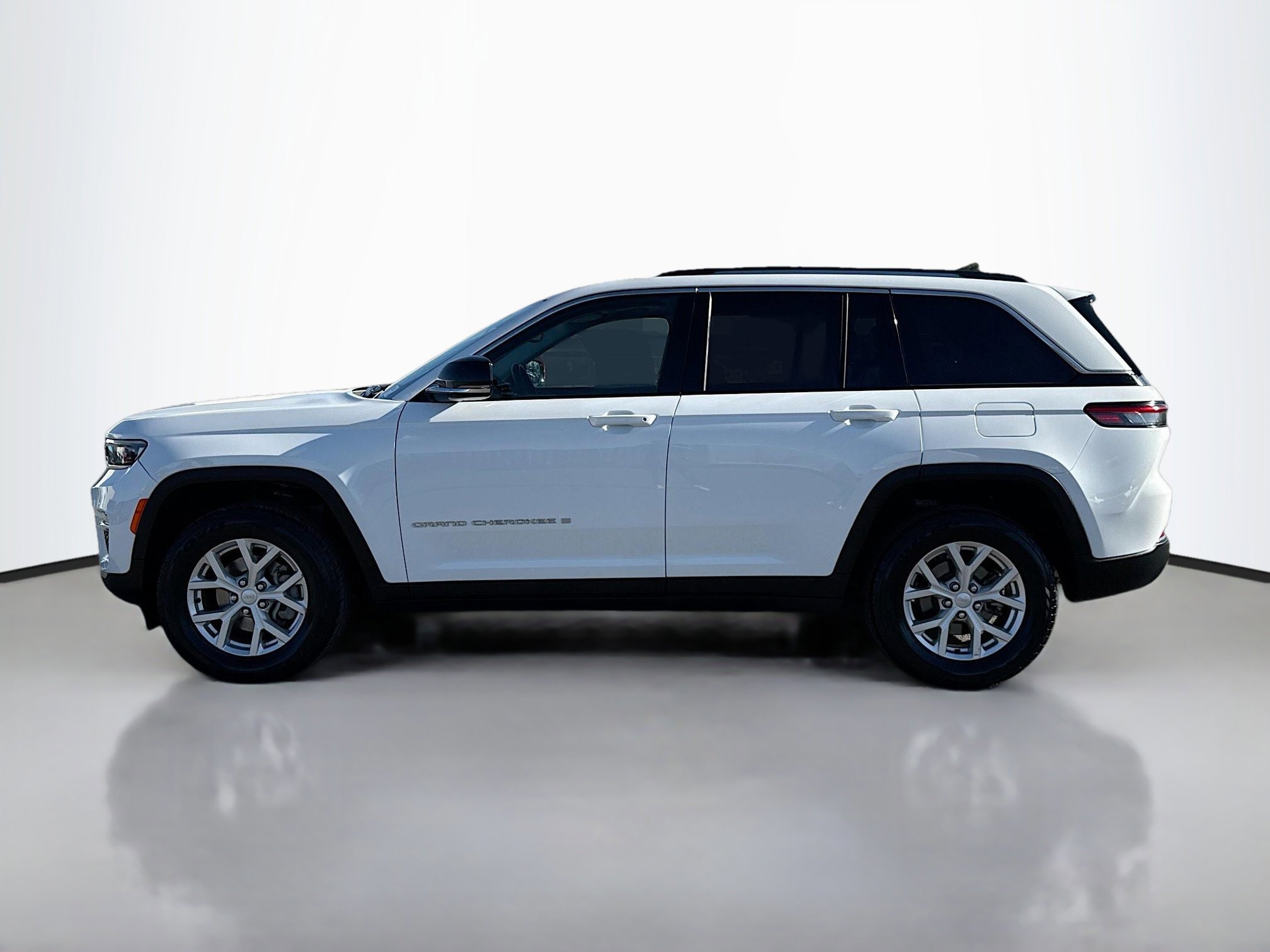2024 Jeep Grand Cherokee Limited Sport photo 3