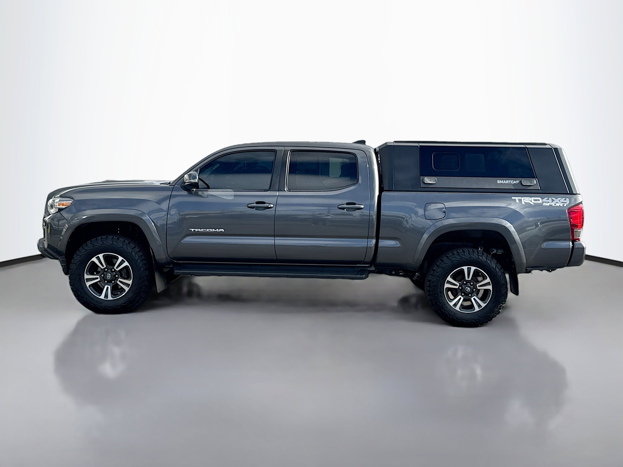 2016 Toyota Tacoma TRD Sport V6 photo 3