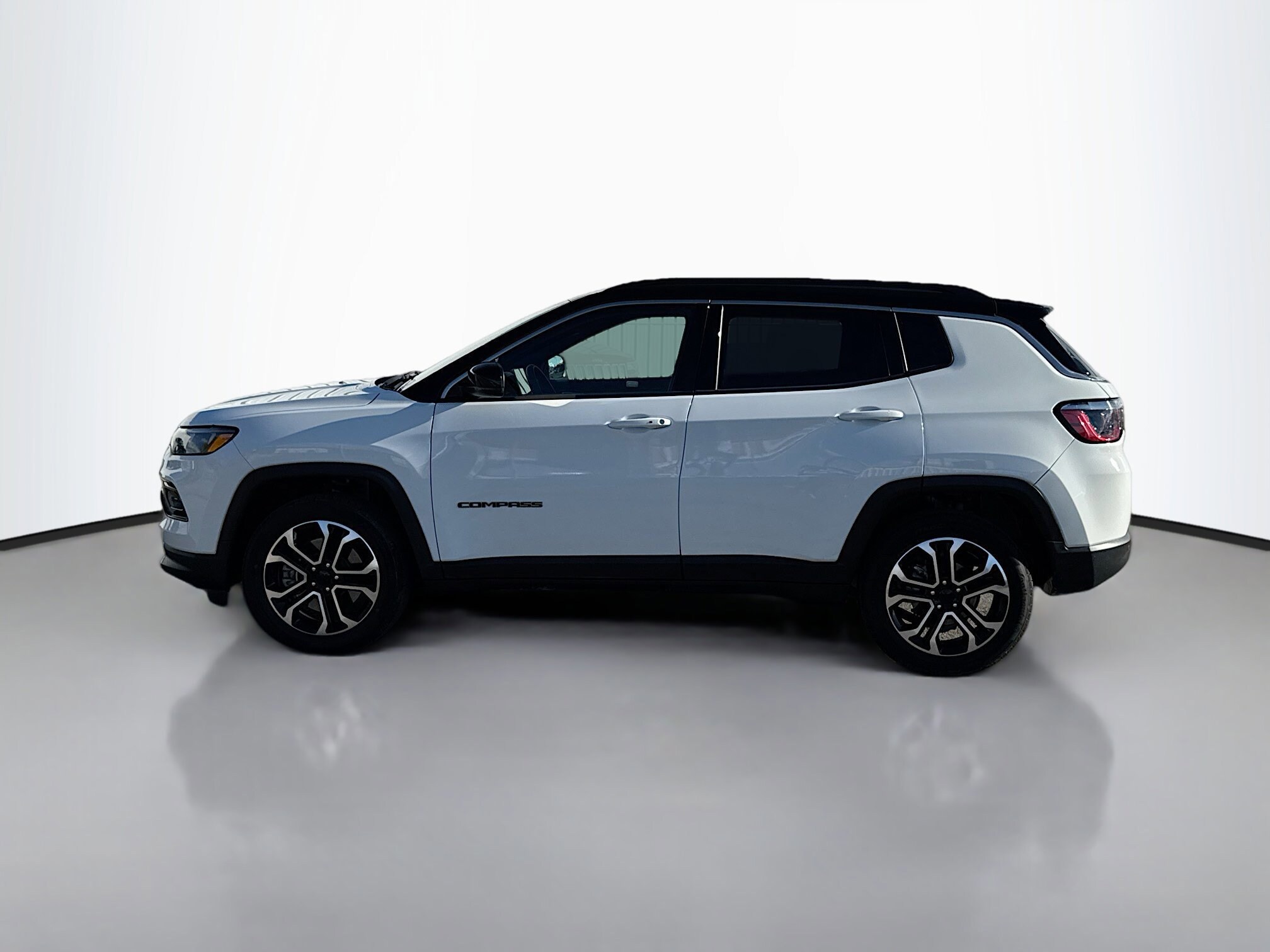 2024 Jeep Compass Limited Sport photo 2