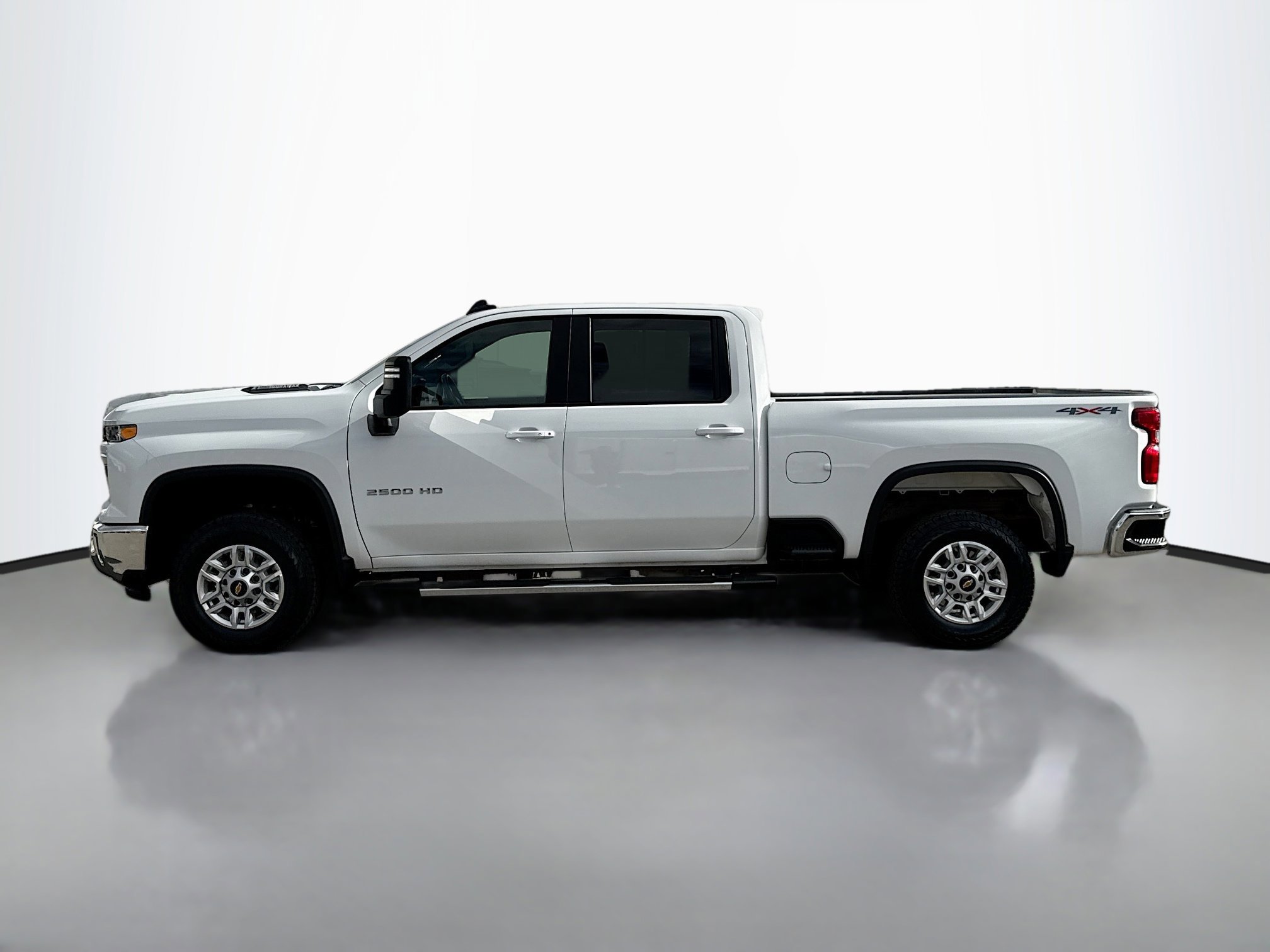 2024 Chevrolet Silverado 2500HD LT photo 2