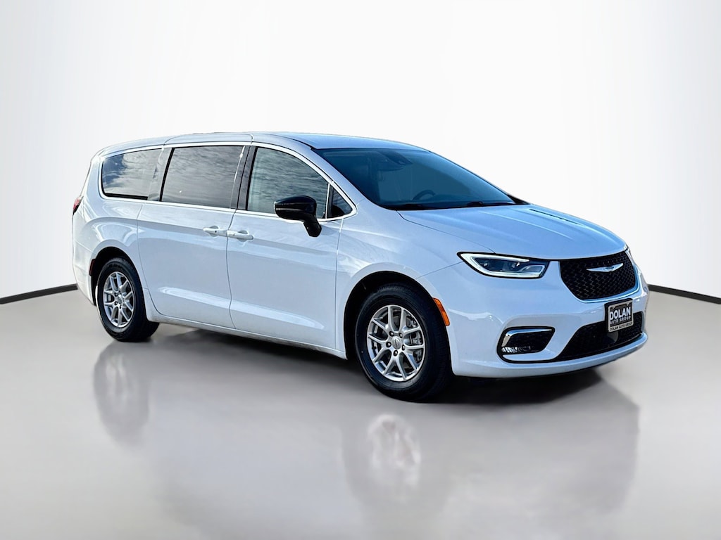 Used 2024 Chrysler Pacifica Touring L Mini-van, Passenger