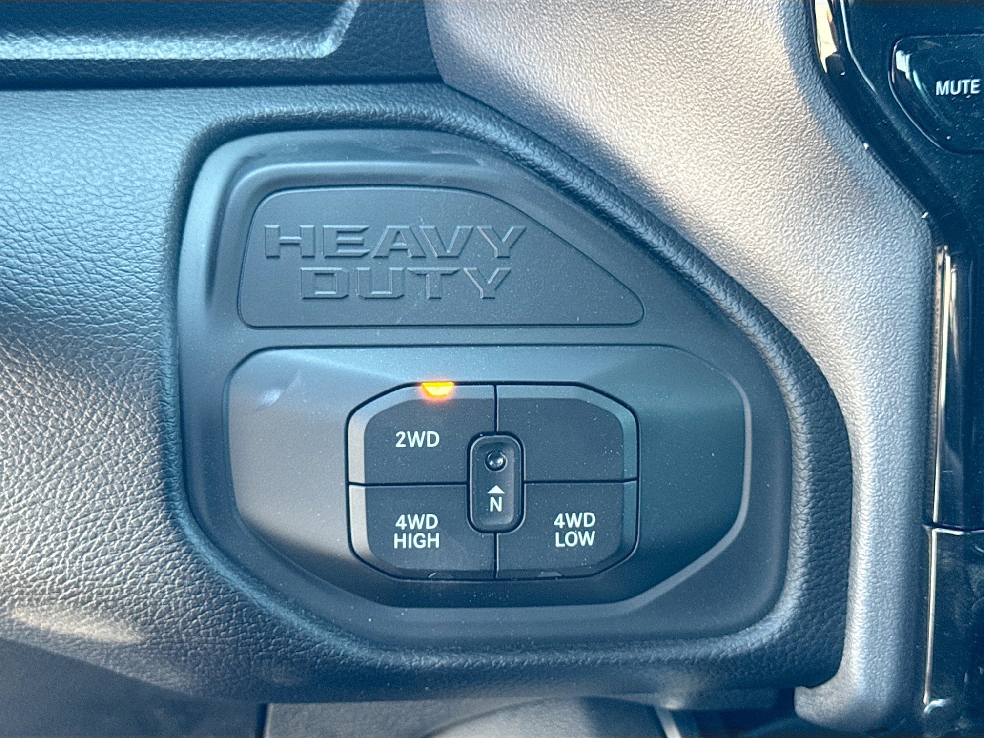 2025 RAM 3500 Laramie - Photo 32