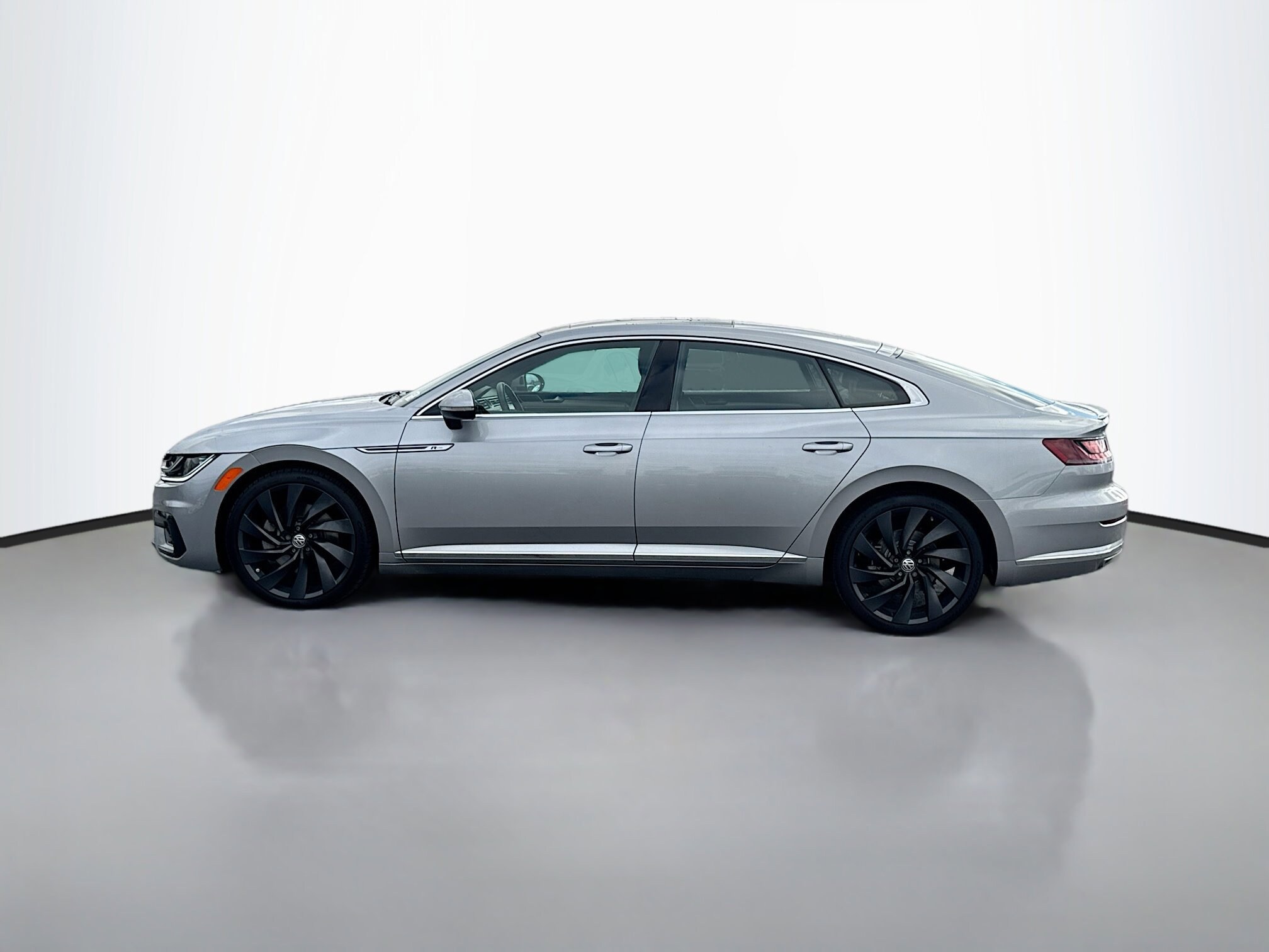 2020 Volkswagen Arteon SEL R-Line photo 2