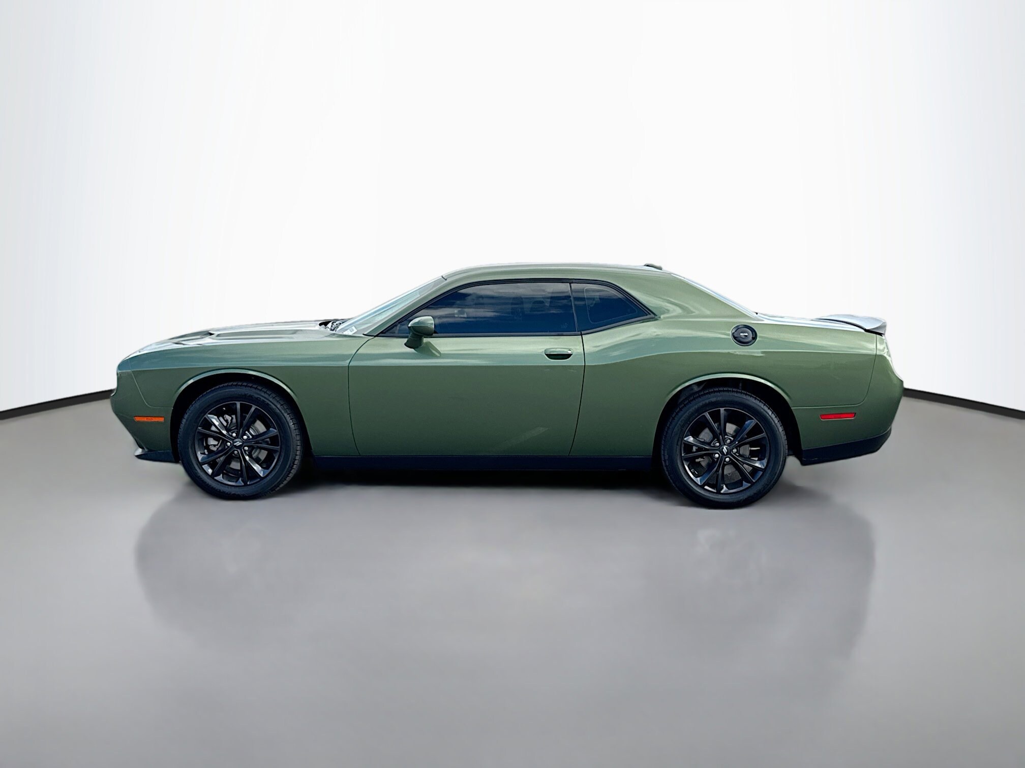 2022 Dodge Challenger SXT photo 3