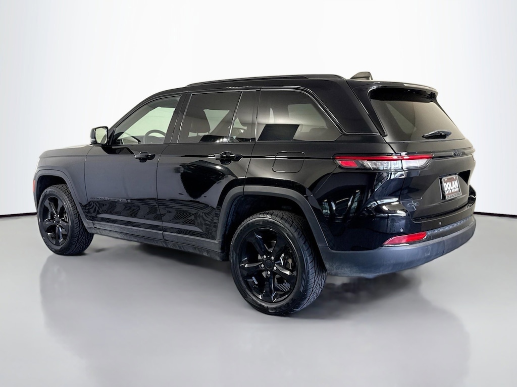 Used 2023 Jeep Grand Cherokee Laredo Sport Utility