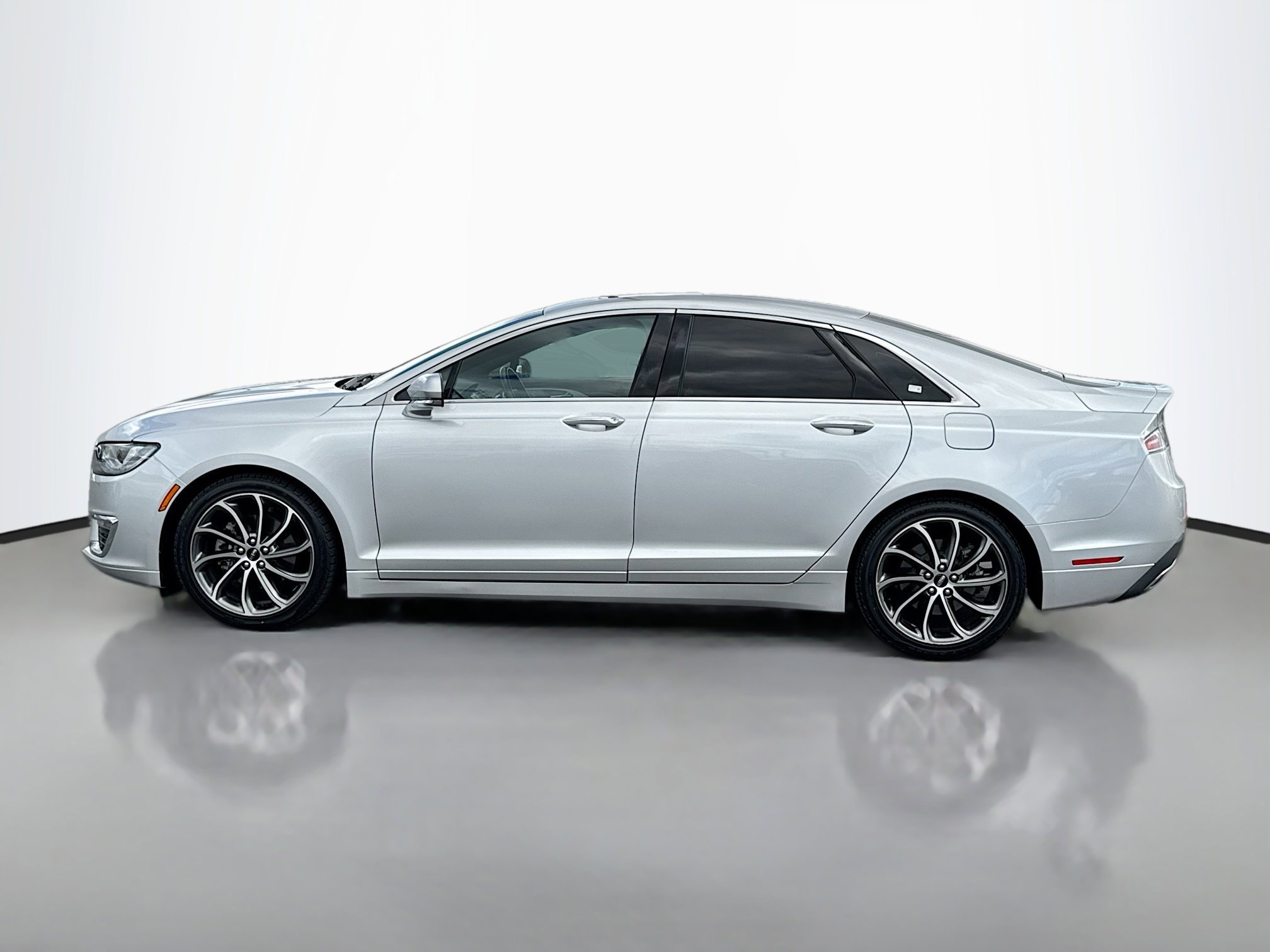 2019 Lincoln MKZ Reserve photo 2