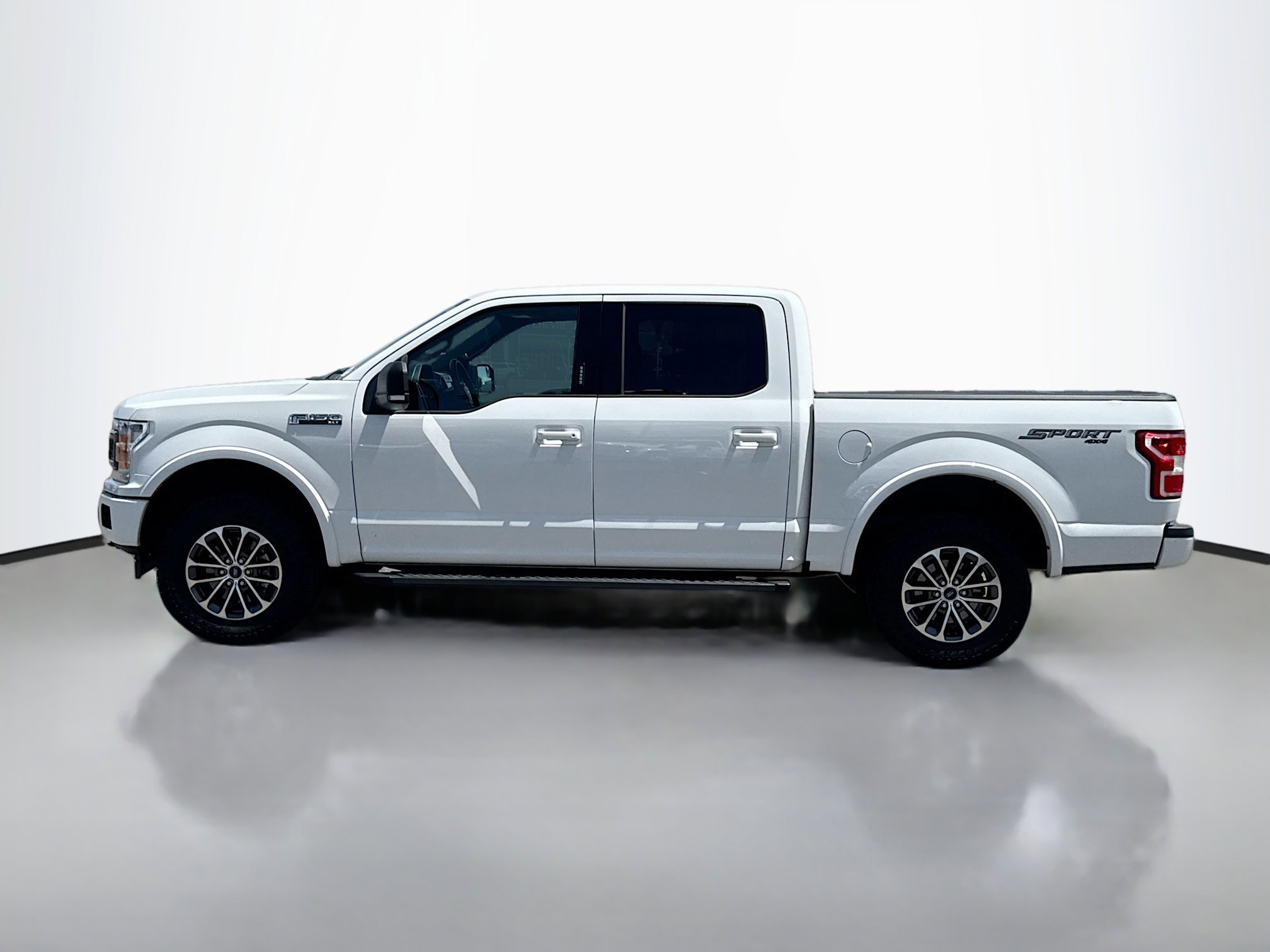 2019 Ford F-150 XLT photo 2