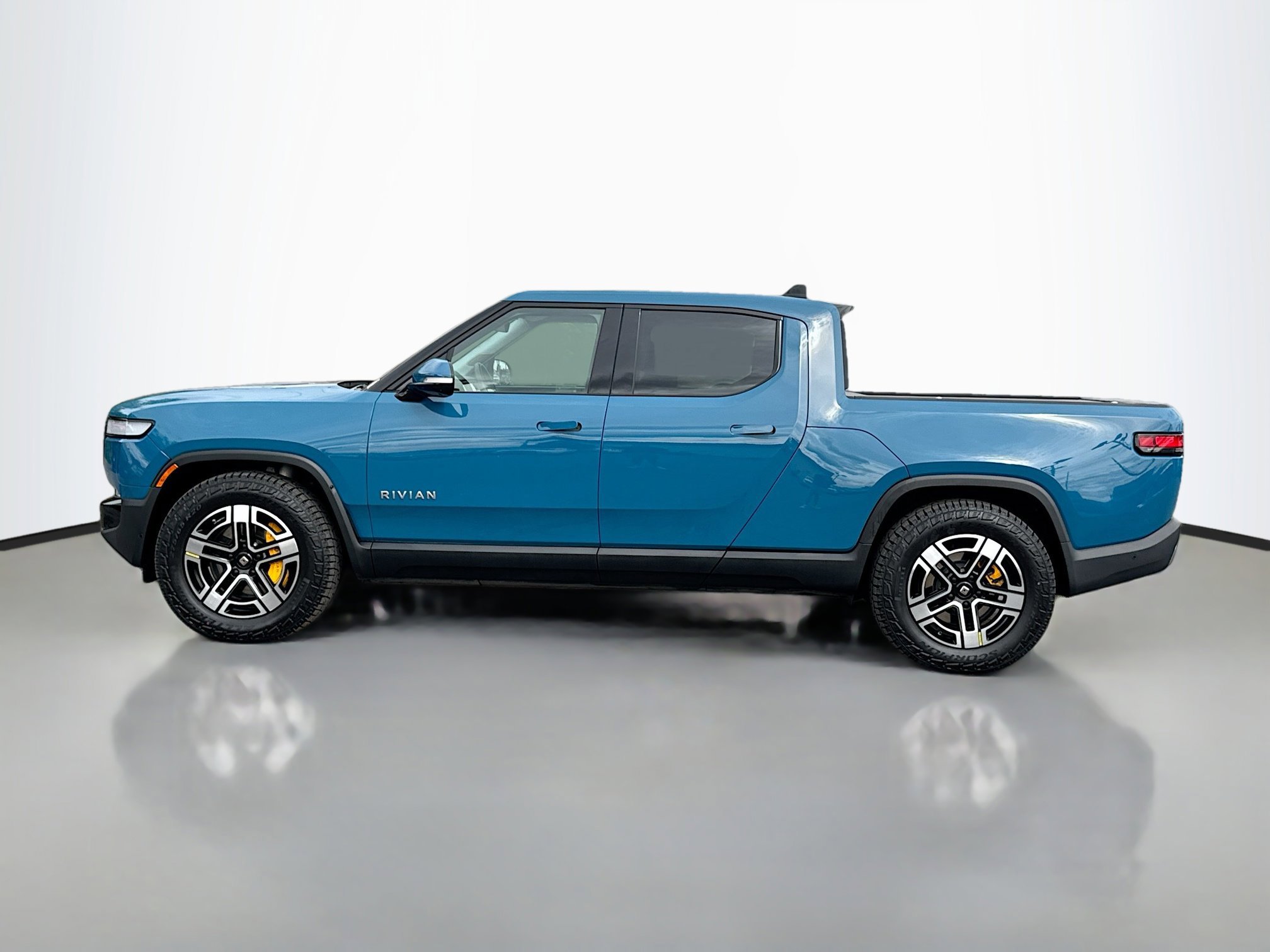 2023 Rivian R1T Adventure photo 2