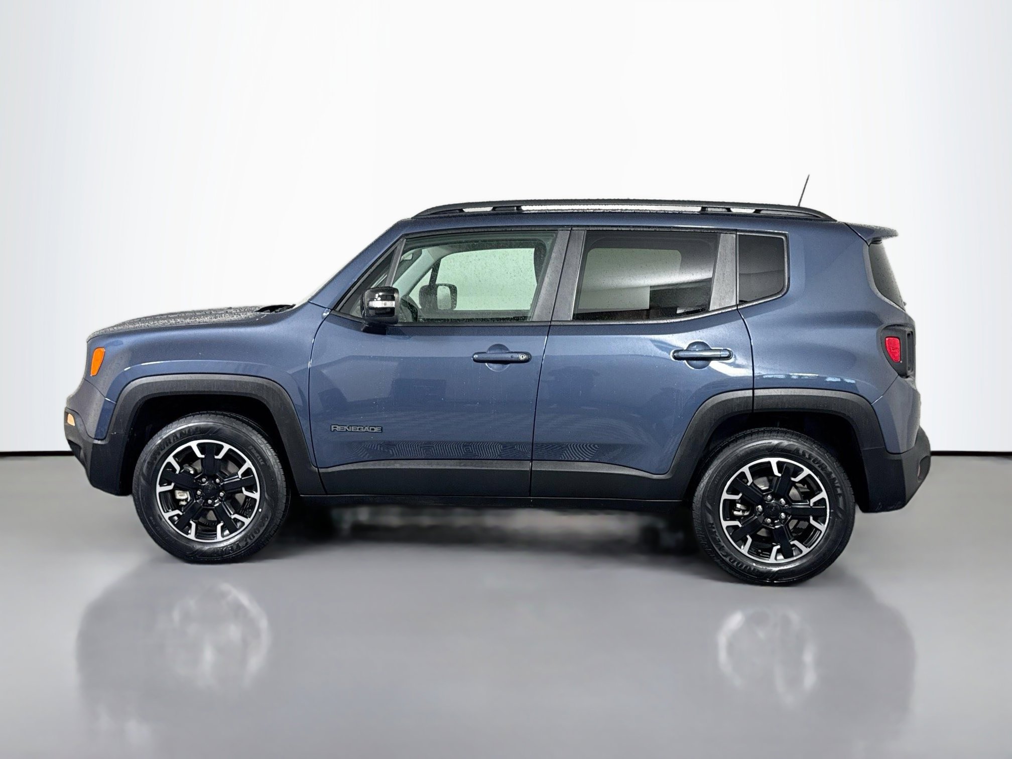 2023 Jeep Renegade Latitude Sport photo 3