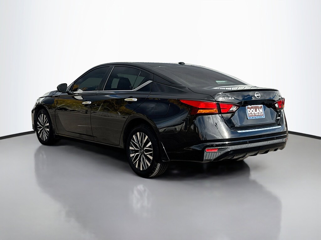 Used 2023 Nissan Altima 2.5 SV 4dr Car