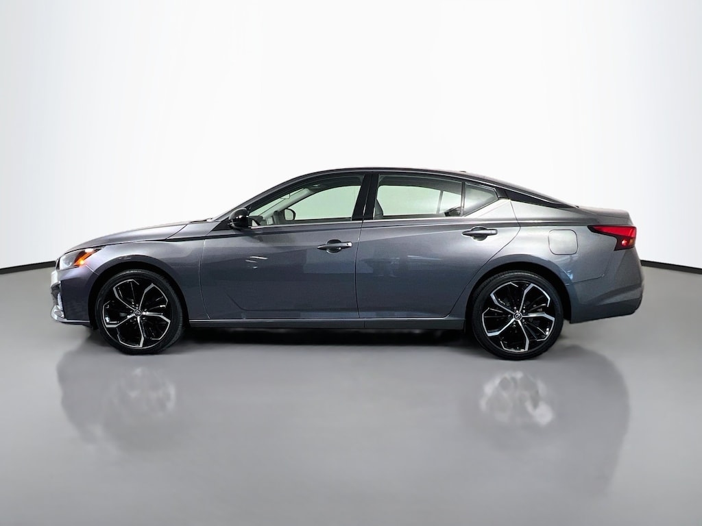 Used 2025 Nissan Altima SR 4dr Car