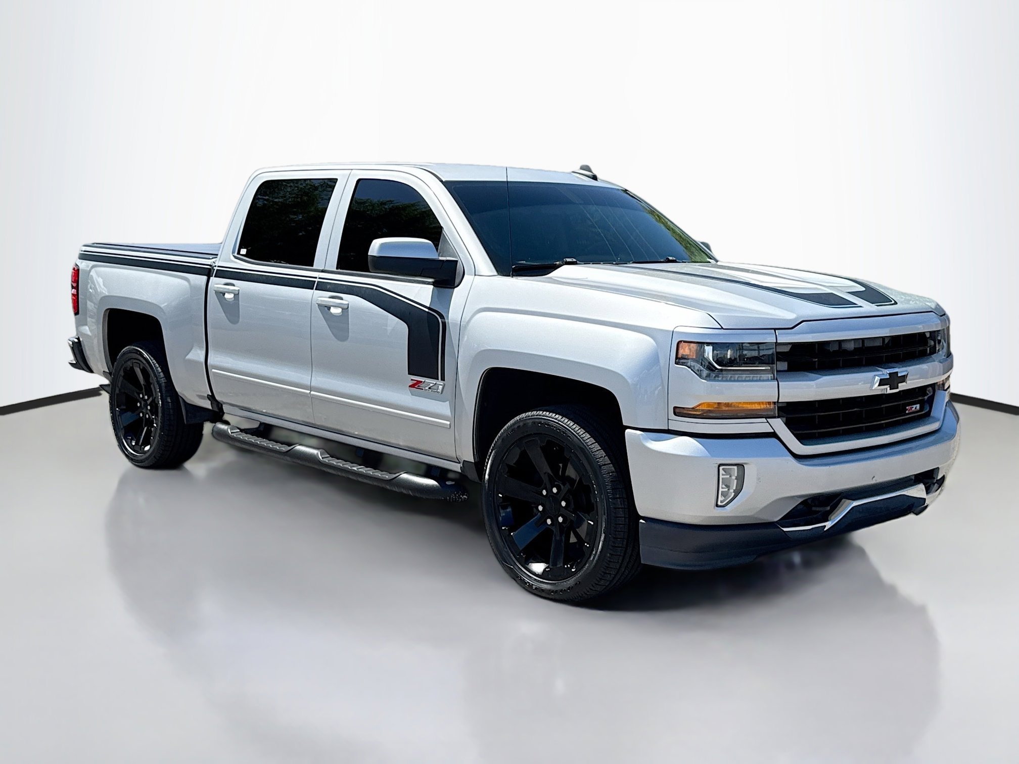 2017 Chevrolet Silverado 1500 LT 4X4 Crew Cab Short Box's photo