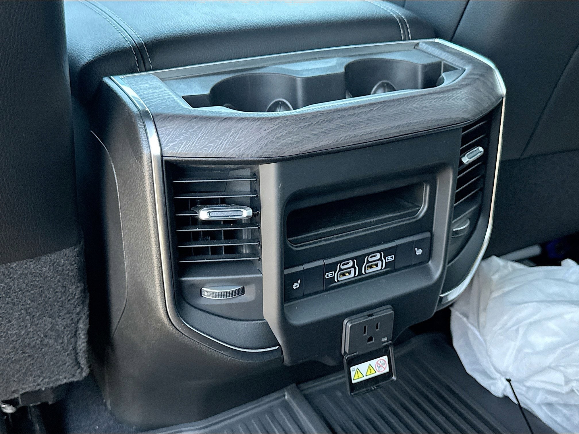 2025 RAM 3500 Laramie - Photo 36