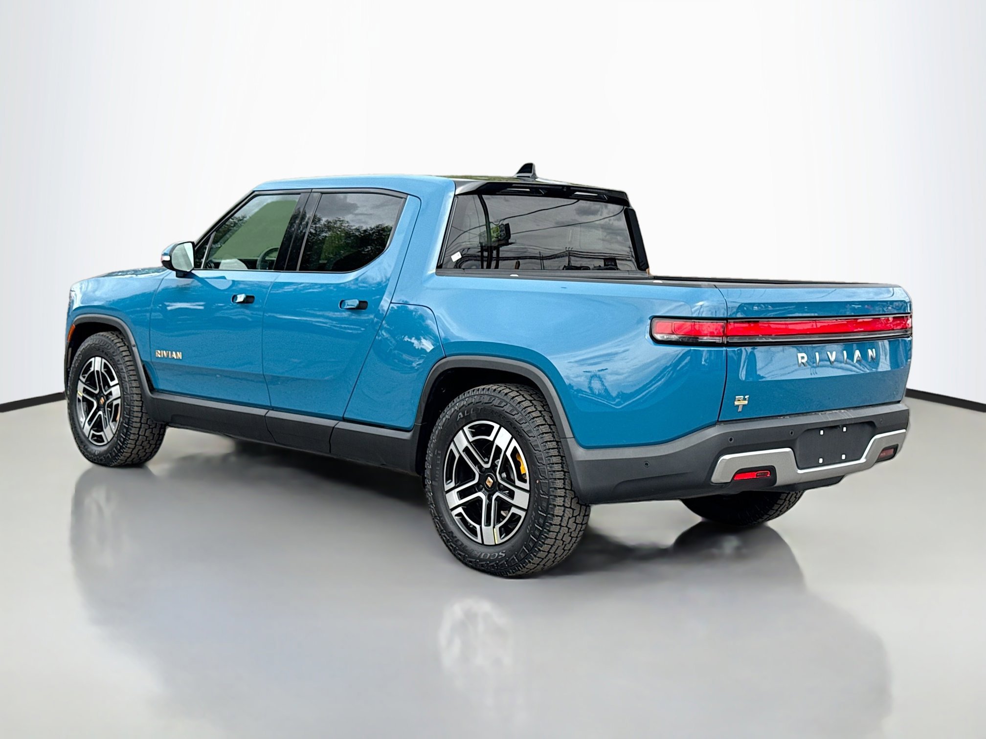 2023 Rivian R1T Adventure photo 3
