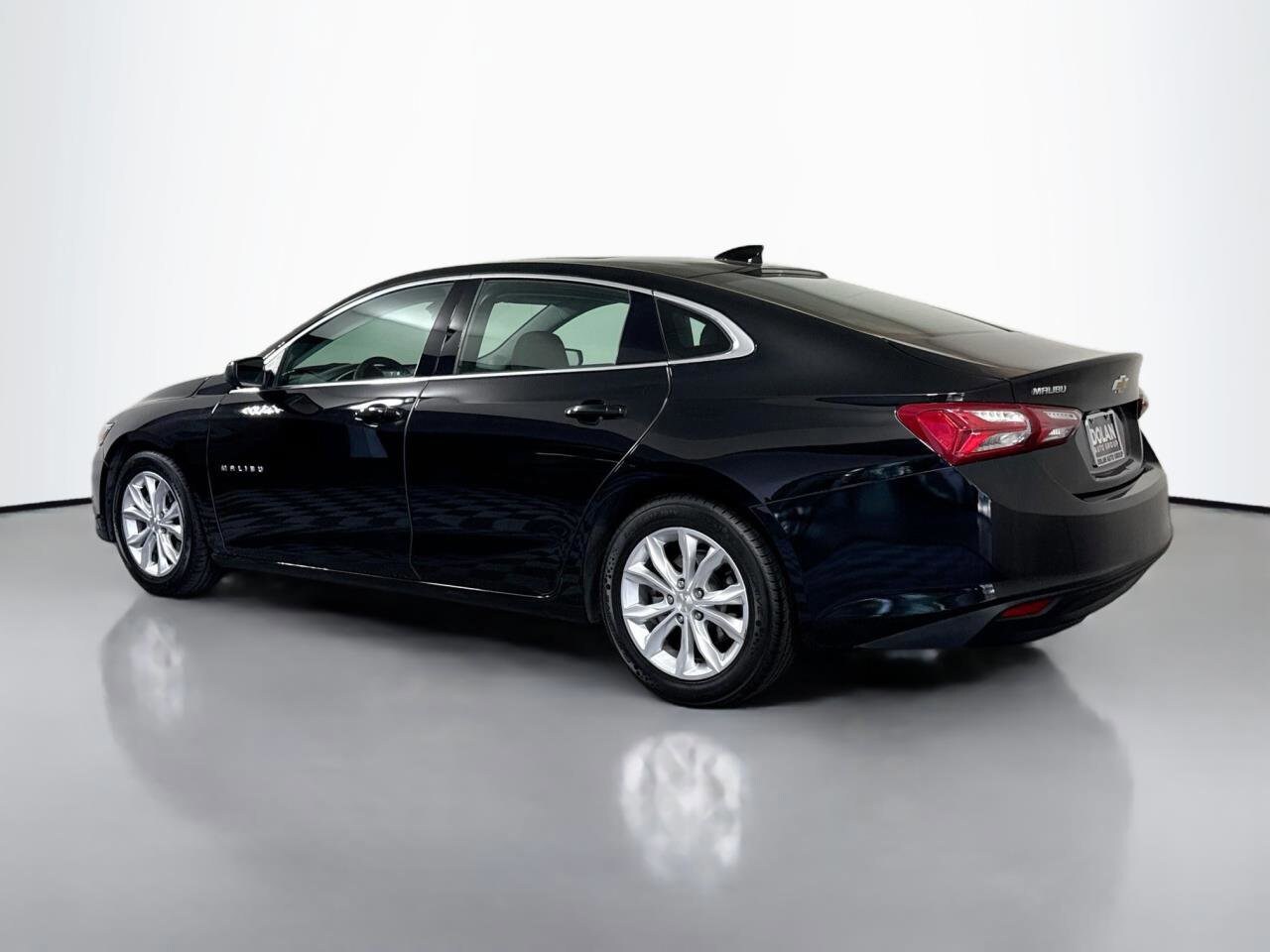 2022 Chevrolet Malibu 1LT photo 2