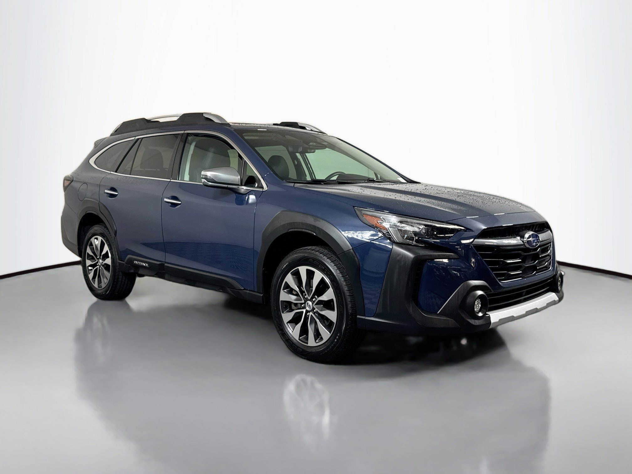 2025 Subaru Outback Touring's photo