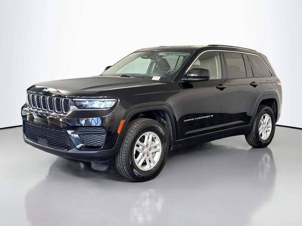 Used 2023 Jeep Grand Cherokee Laredo Sport Utility