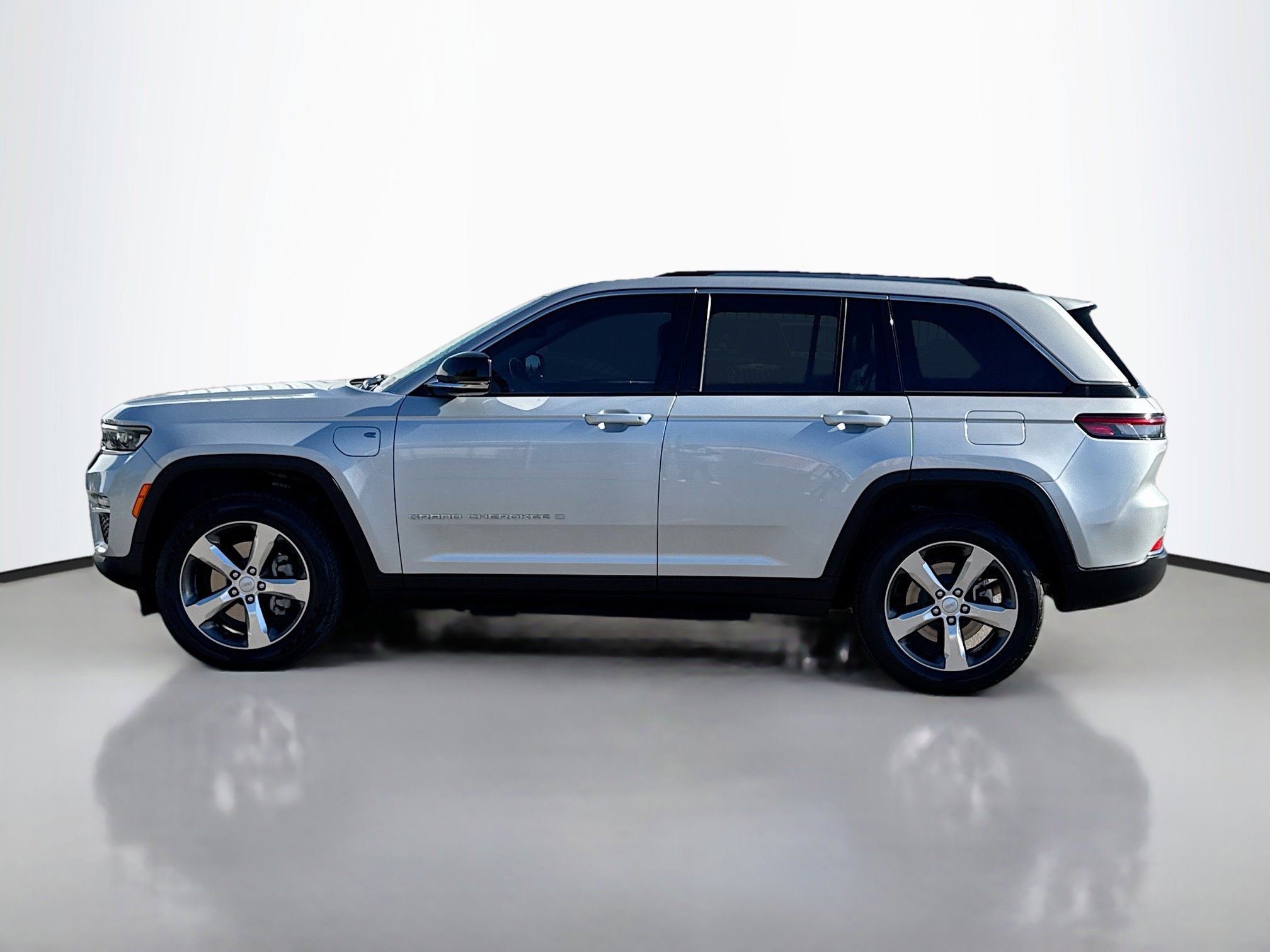 2022 Jeep Cherokee Limited 4xe photo 3